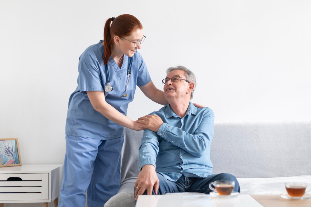 Los beneficios de contratar una enfermera a domicilio para el cuidado de tus seres queridos